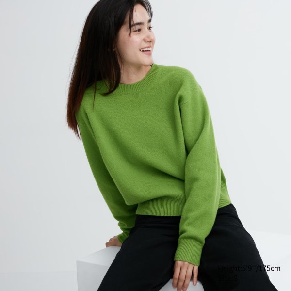 草绿色毛衣
