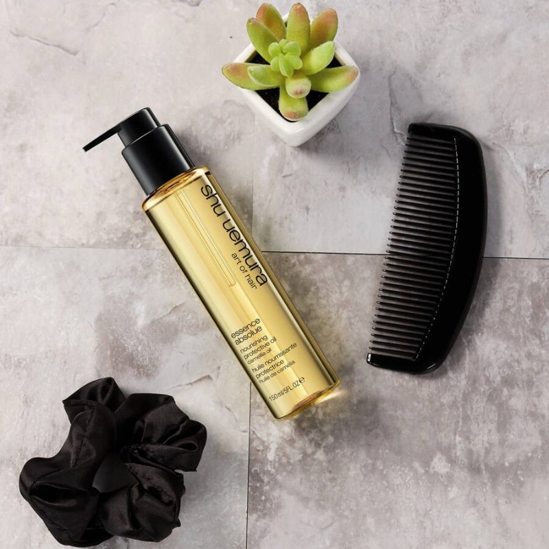 shu-uemura-essence-absolue-nourishing-protective-hair-oil-lifestyle-image.jpg