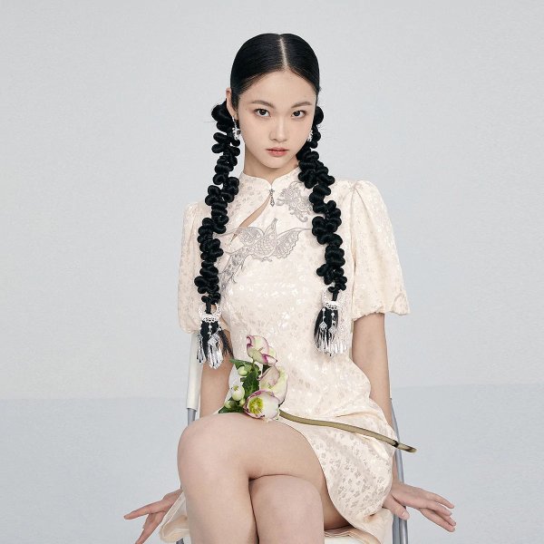 White Buckle Design Qipao Jacquard Short Dress | Peacebird Women Fashion