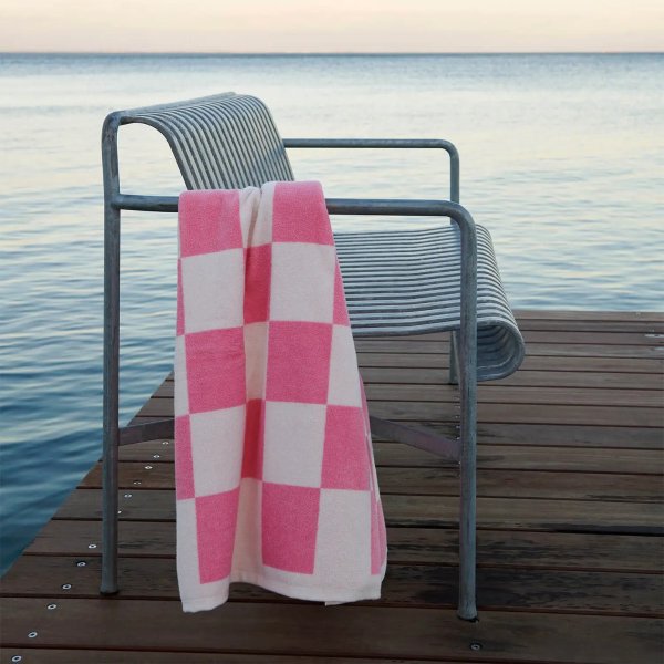 粉色格纹浴巾