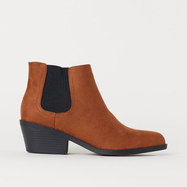 Pointed Chelsea Boots