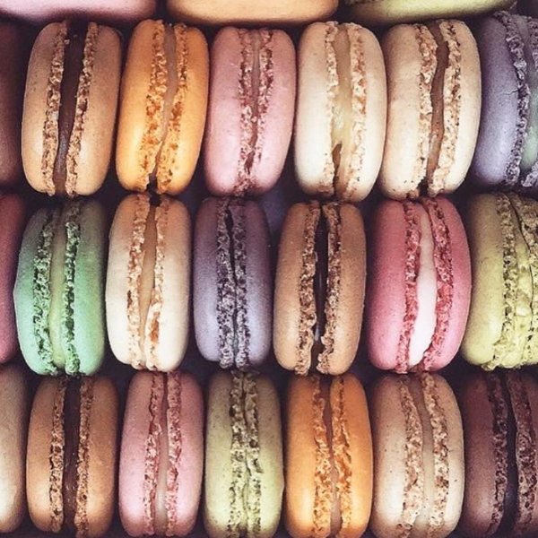 Trianon- Box of 18 Macarons