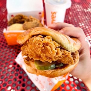 Popeyes free big salad for family set meal