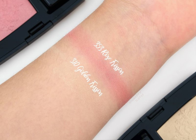dior-holiday-2020-golden-nights-rouge-blush-310-golden-frisson-353-rose-frisson-swatches (1)