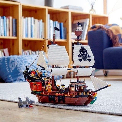 Pirate Ship 31109 | Creator 3-in-1 | Buy online at the Official LEGO® Shop US