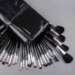 Makeup Brush @ MAC Cosmetics