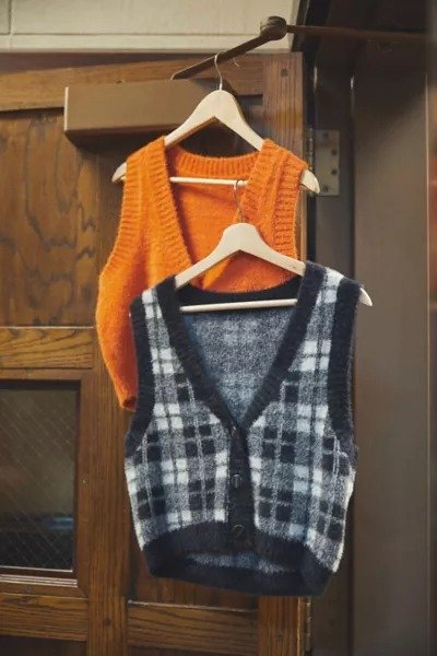 UO Rickie Cropped Sweater Vest