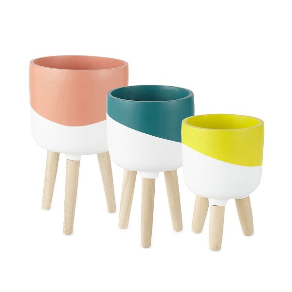 Outdoor Oasis Two Toned Planter with Base Collection