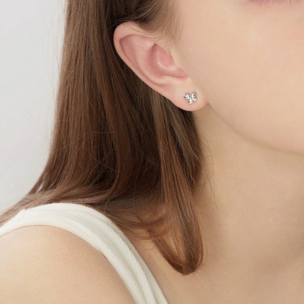 Let's Play 'Ear Play' 950 Platinum Diamond Butterfly Single Earring | Chow Sang Sang Jewellery eShop
