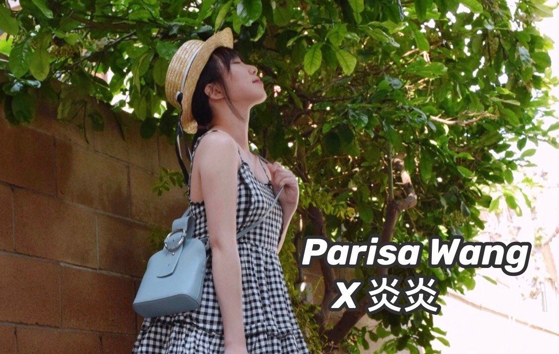『Addicted to Parisa Wang』蓝彩女貌，与连衣裙最是般配的中毒款美包