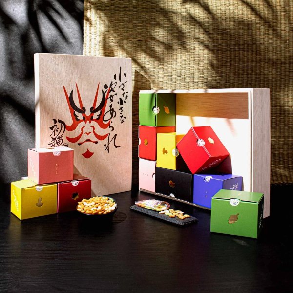 Hatsuho Seika Gift Box: Petit Rice Crackers (74 Packs, 7 Flavors)