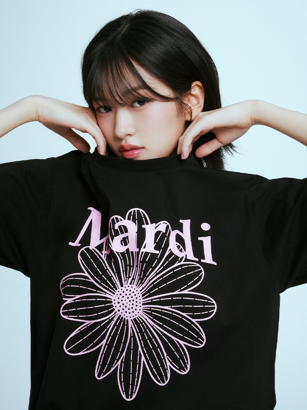 Front Flower Graphic T-shirt - Black Pink