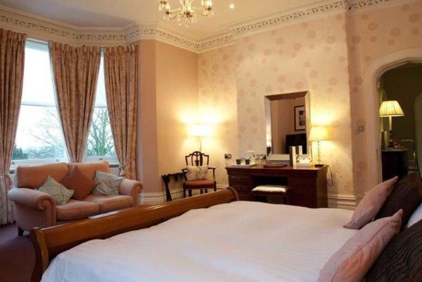 https___images.wowcher.co.uk_images_deal_11837969_777x520_485210.jpg