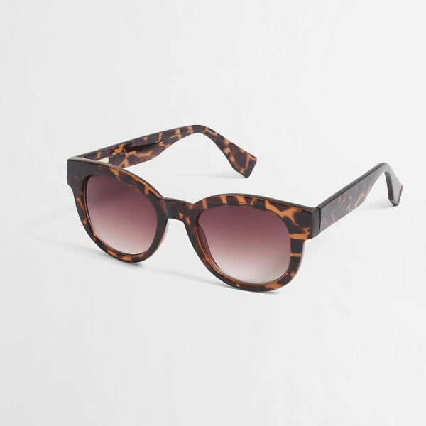D-frame sunglasses