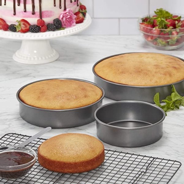 5233128 Professional Non-Stick 3-Piece Round Cake Pan Bakeware Set, Black
