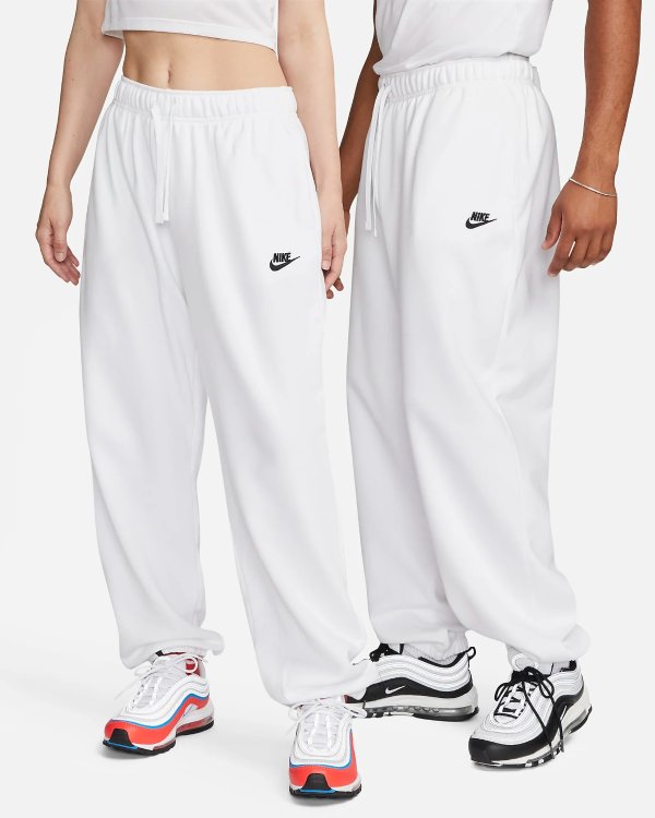 Sportswear Club Fleece Women's Mid-Rise Oversized Sweatpants..com