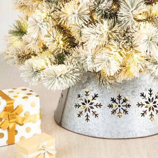 21.65 in. D Snowflake Diecut Metal Tree Collar with Light String (KD)