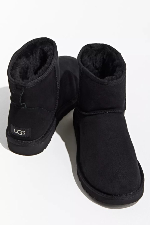 Classic Mini 雪地靴黑色