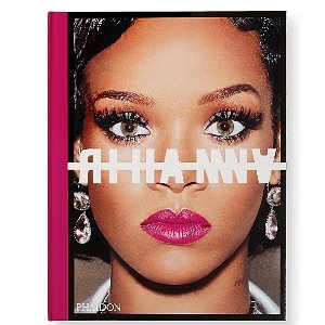 Rihanna 新书预售，1050张照片诠释成长历程