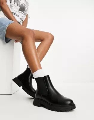 Adjust chunky chelsea boots in black