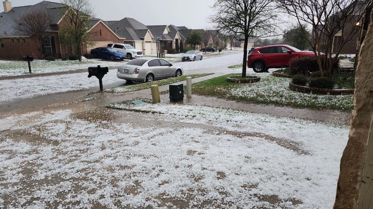 天降“高尔夫球”冰雹！北德州达拉斯遭遇局部强风暴