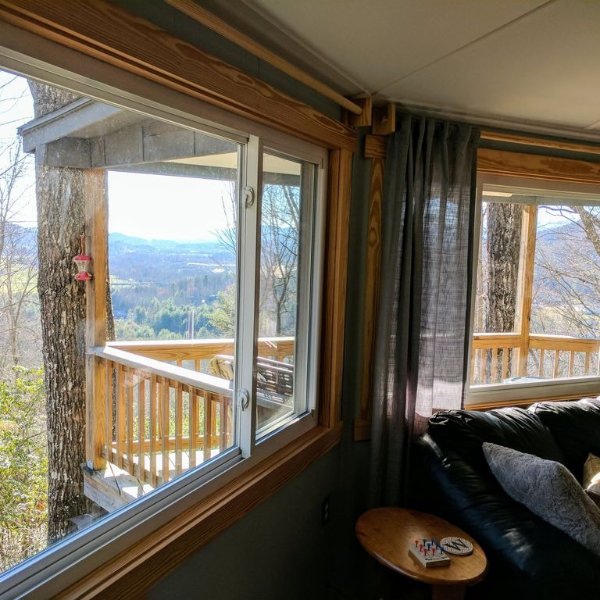 Treehouse with stunning view from every room; private, yet convenient - Penrose
