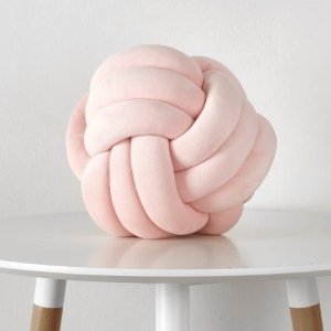粉色毛线球抱枕
