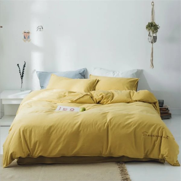 100% Polyester Autumn and Winter Letter Silk Jacquard Comforter Bedding Quilt Filling with Cover Breathable