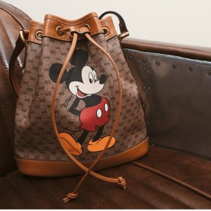 $1085(专柜$1980) 5.4折黑五来啦：Gucci x Disney 封面类似水桶包 可可爱爱超百搭