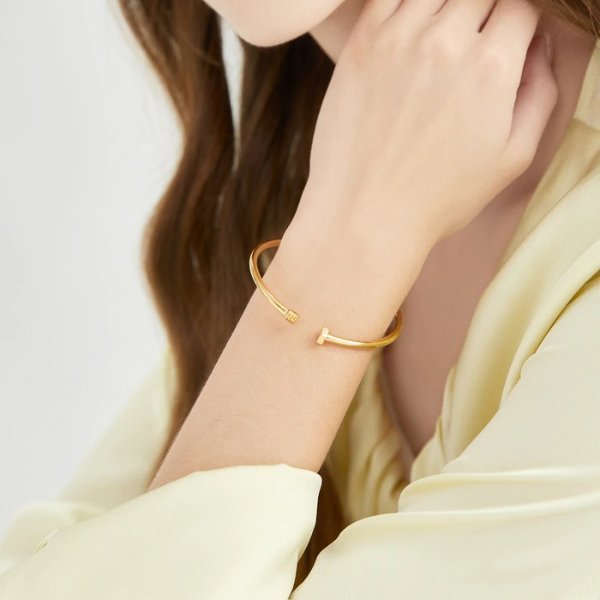 GIN 999 Gold Bangle | Chow Sang Sang Jewellery eShop