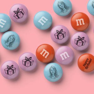 M&M官网 可个性化定制巧克力豆礼盒促销，送甜蜜祝福