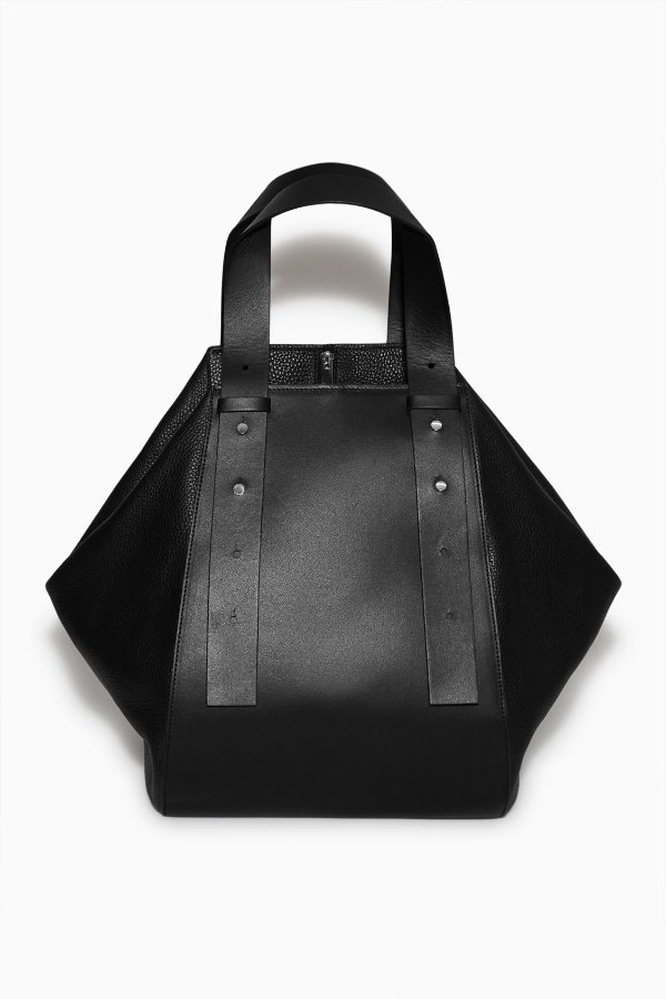 LARGE LEATHER BOWLING BAG - BLACK - Bags - COS