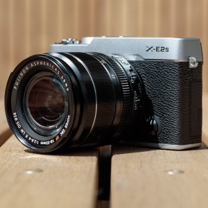 Fujifilm X-E2S APS-C Mirrorless + 18-55mm F2.8-4 Lense