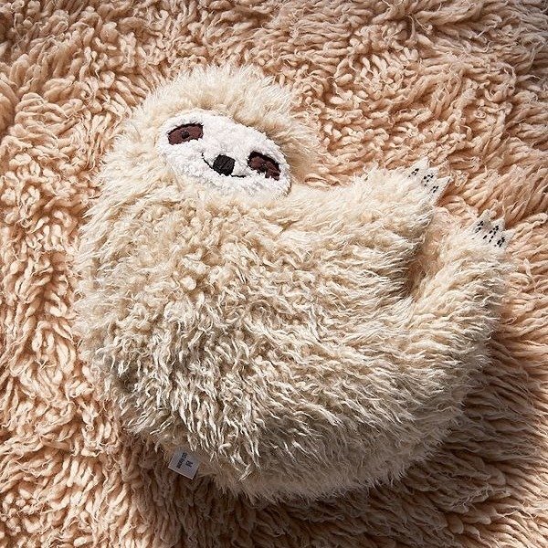 Furry Sloth Pillow 毛毛小树懒抱枕49.00 超值好货| 北美省钱快报