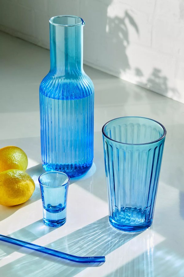 蓝色玻璃水壶