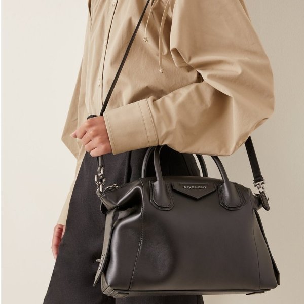 Antigona Small Soft Leather Shoulder Bag