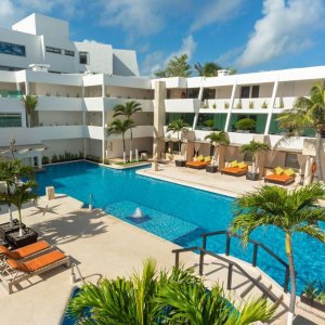 6- or 7-Night All-Inclusive Flamingo Cancun Resort Stay
