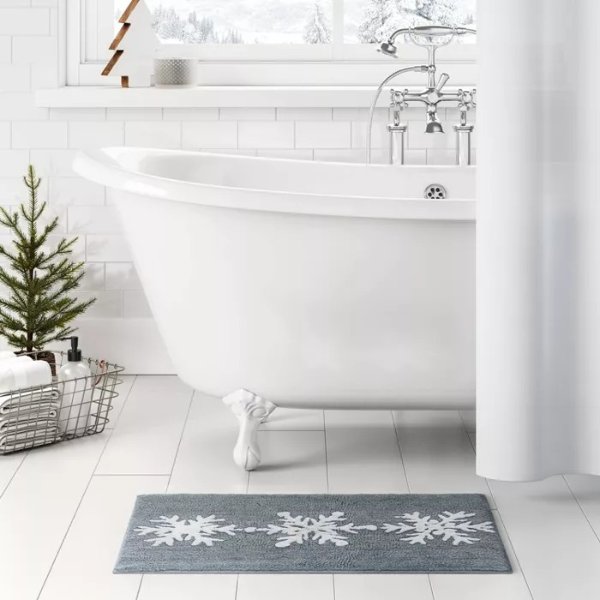 Snowflake Bath Rug Gray - Wondershop&#8482;