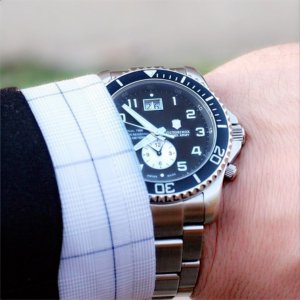 victorinox maverick dual time