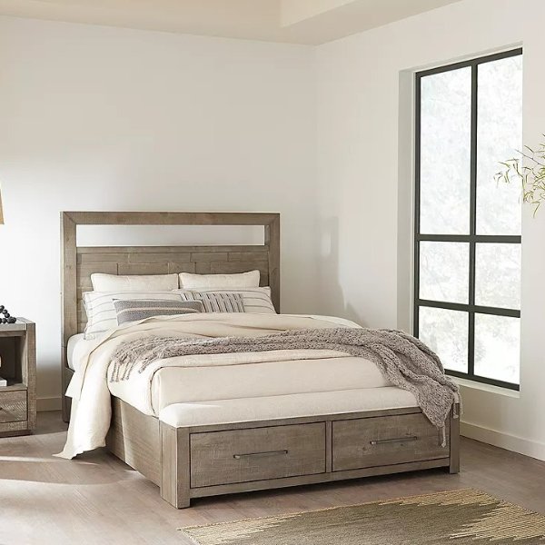 Intrigue Queen Bed With Footboard Storage Bench