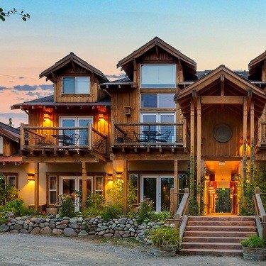 Stay at Chalet View Lodge with Craft Beer Taster Flight in Northern California