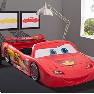 Delta Children Cars Lightning Mcqueen Toddler-To-Twin Bed with Lights and Toy Box, Disney/Pixar Cars