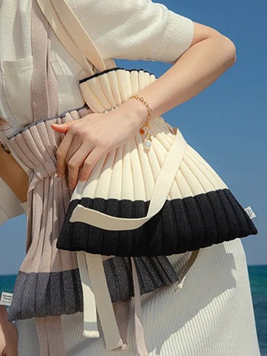 Shell Knitted Medium Shoulder Bag - Cream