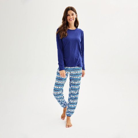 ® Women s Winter Wonderland Top & Bottoms Pajama Set