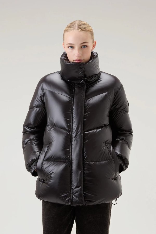 Aliquippa Down Jacket in Glossy Nylon Black