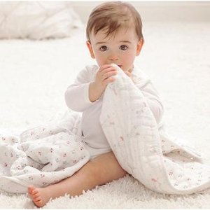 Bloomingdales有aden + anais 婴儿包巾、口水巾等热卖