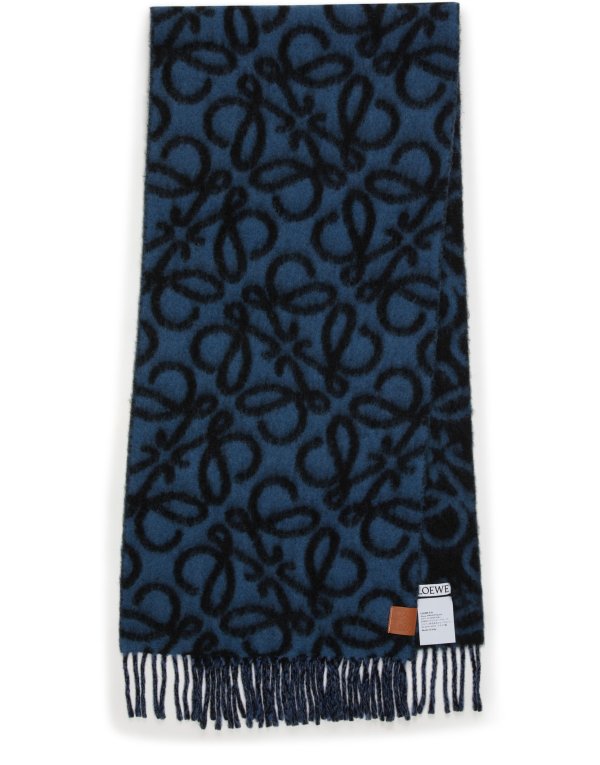 Anagram scarf