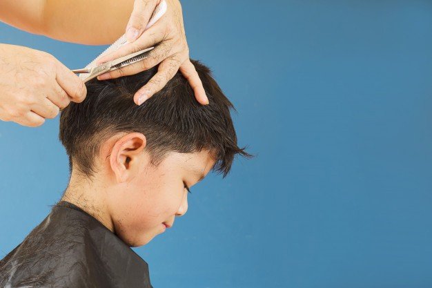 boy-is-cut-his-hair-by-hair-dresser_1150-6514.jpg