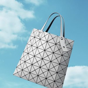 超后一天：三宅一生包包热卖 入百变几何包 经典款$350