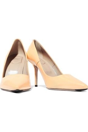 Glossed-leather pumps